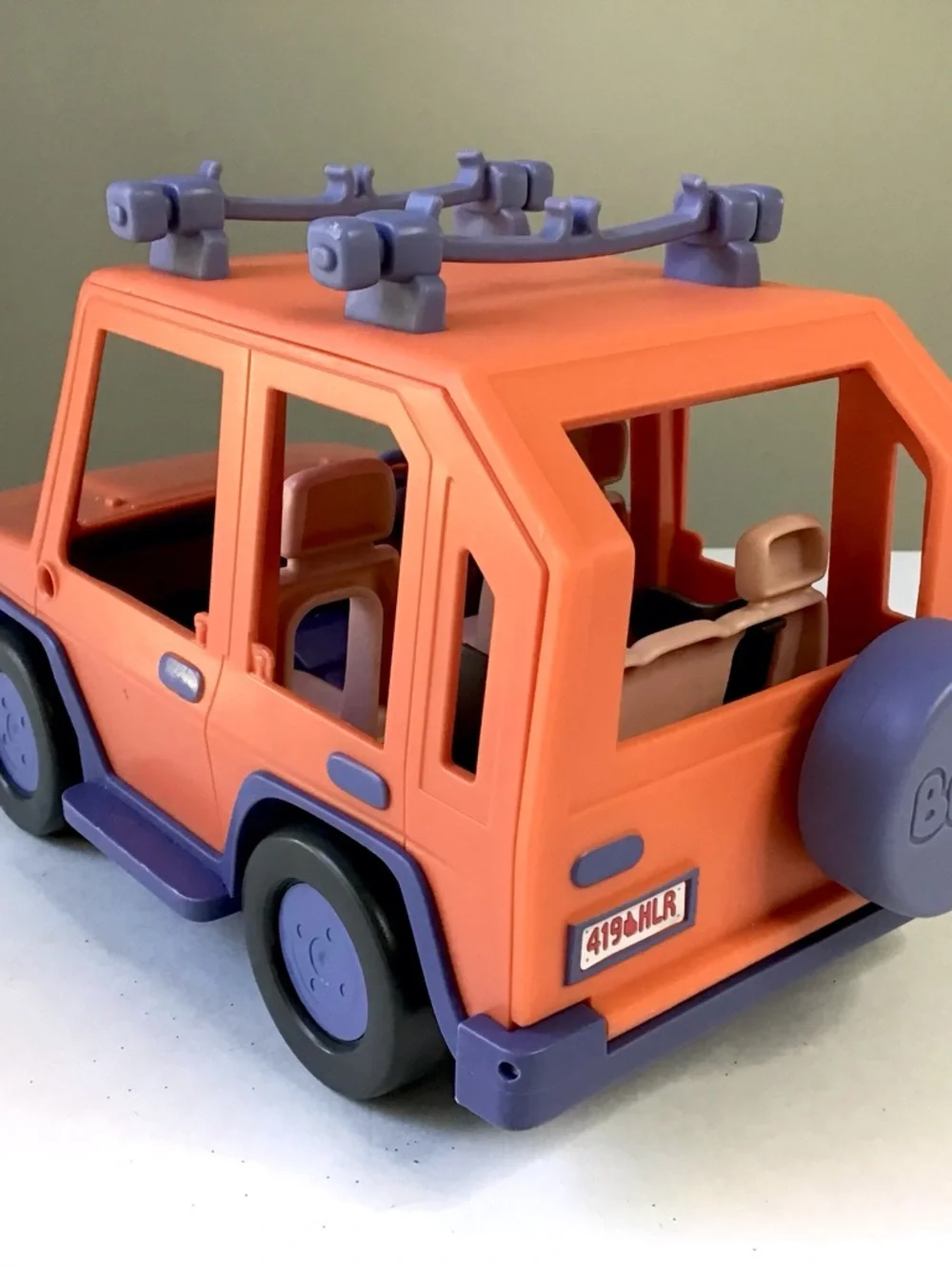 Bluey Heeler 4WD Family Vehicle Orange Jeep Top Opens 4 Seats Inside Moose Toys
